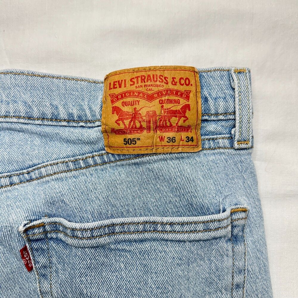 Levi's 505 Regular Fit Jeans Mens 36x34 Measured 32 Inseam Light Wash - Picture 9 of 16
